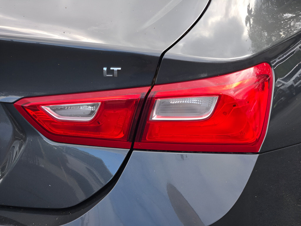 Used 2017 Chevrolet Malibu LT FWD image 14