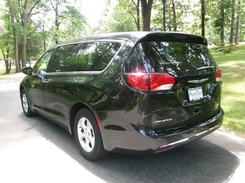 Used 2017 Chrysler Pacifica Touring Plus FWD image 7