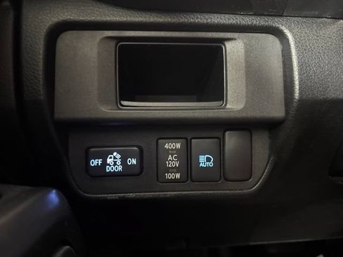 Used 2019 Toyota Tacoma TRD Off-Road AWD/4WD image 18