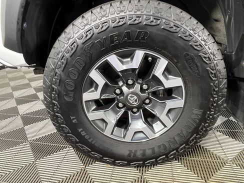 Used 2019 Toyota Tacoma TRD Off-Road image 13