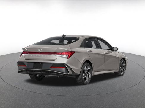 Used 2025 Hyundai Elantra SEL FWD image 2
