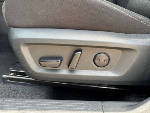 Used 2025 Nissan Rogue SV AWD/4WD image 22