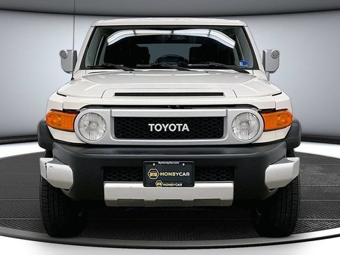 Used 2013 Toyota FJ Cruiser 4WD w/ Upgrade Pkg image 2