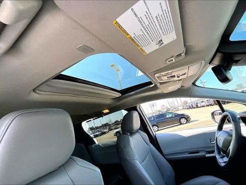 Certified 2025 Toyota Sienna XLE image 14