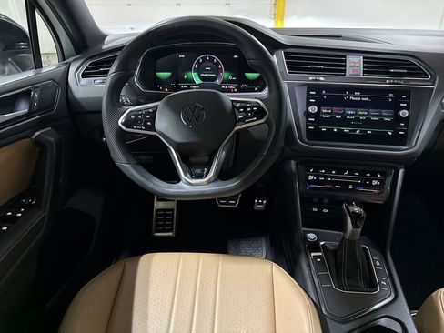 Used 2023 Volkswagen Tiguan SE R-Line image 11