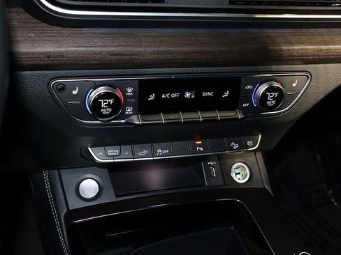 Used 2025 Audi Q5 e Premium Plus w/ Premium Plus Package image 23