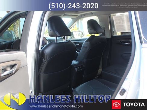 Certified 2024 Toyota Highlander Platinum AWD/4WD image 17