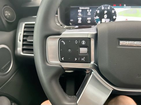 Certified 2025 Land Rover Discovery S AWD/4WD image 11