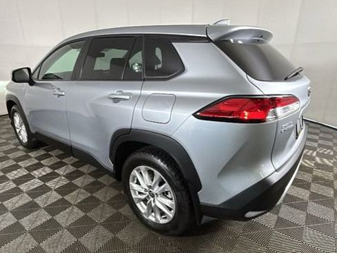 Used 2023 Toyota Corolla Cross LE AWD/4WD image 5