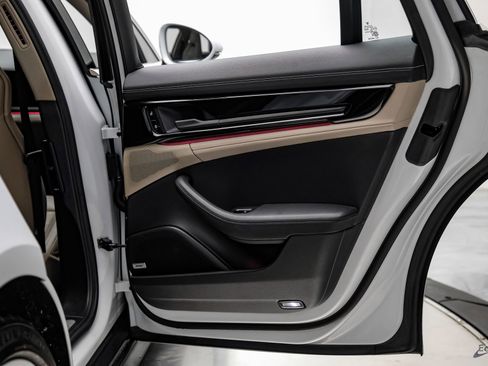 Used 2025 Porsche Panamera w/ Premium Package image 85