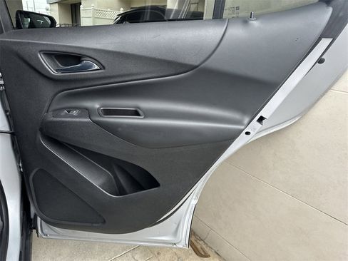 Used 2018 Chevrolet Equinox LT image 31