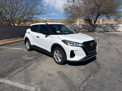 Used 2025 Nissan Kicks Play S image 4