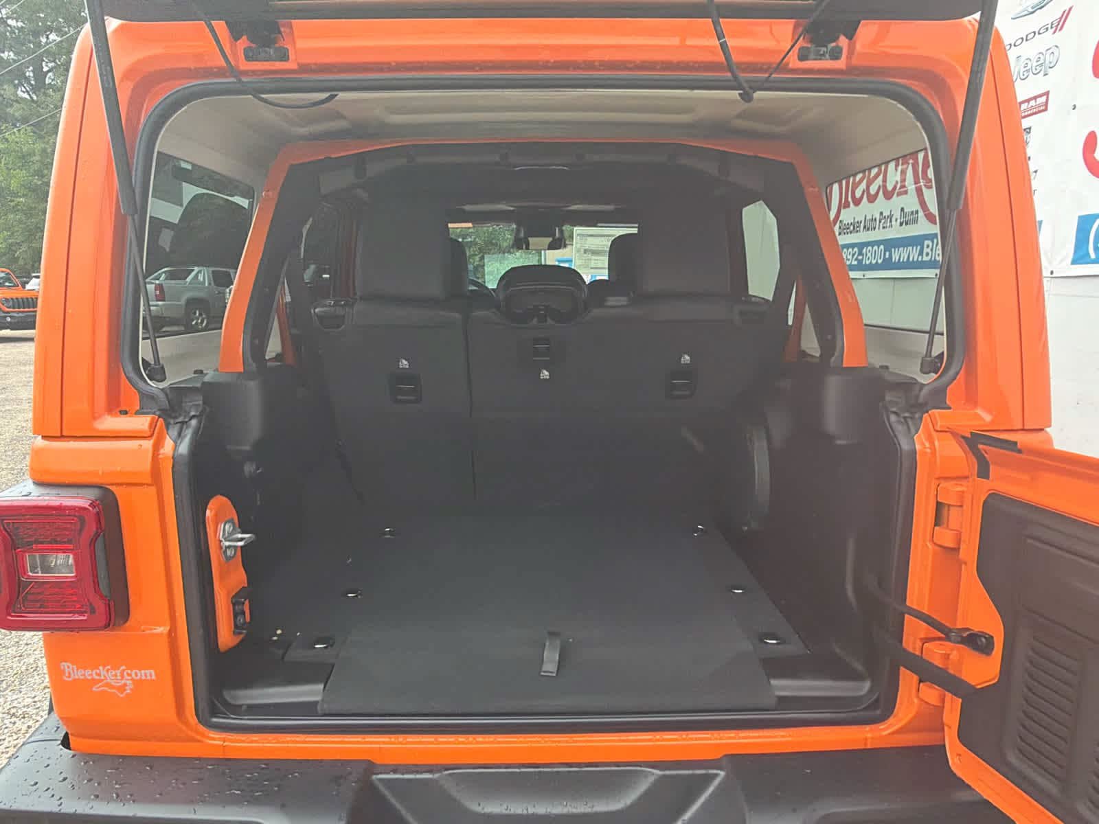 New 2026 Jeep Wrangler Unlimited Sahara AWD/4WD image 17