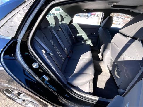 Used 2024 Hyundai Elantra SEL w/ Convenience Package image 16