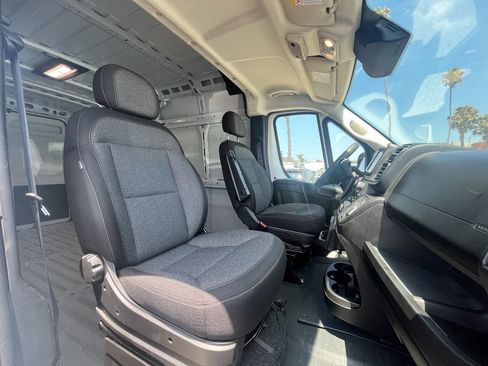 Used 2025 RAM ProMaster 2500 w/ Convenience Group FWD image 13