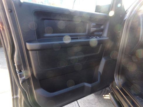 Used 2018 RAM 2500 Tradesman w/ Chrome Appearance Group image 16