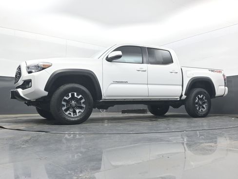 Used 2022 Toyota Tacoma TRD Off-Road w/ Technology Package AWD/4WD image 20