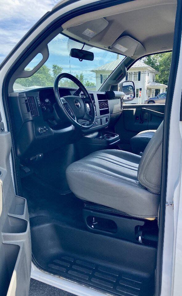 Used 2023 GMC Savana 2500 w/ Driver Convenience Package RWD image 9