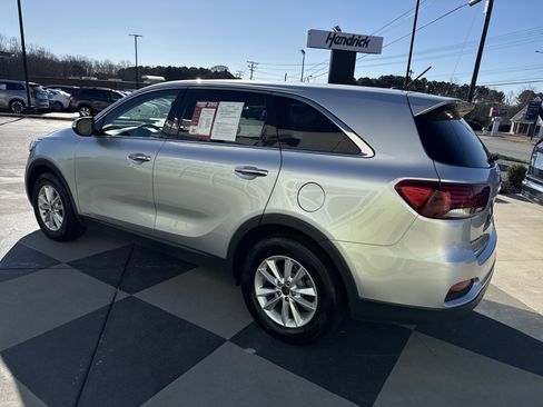 Used 2019 Kia Sorento AWD V6 image 8