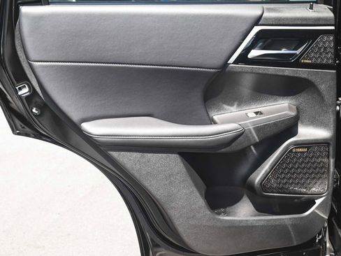 New 2025 Mitsubishi Outlander SE image 12