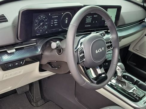 Used 2024 Kia Carnival SX Prestige FWD image 8