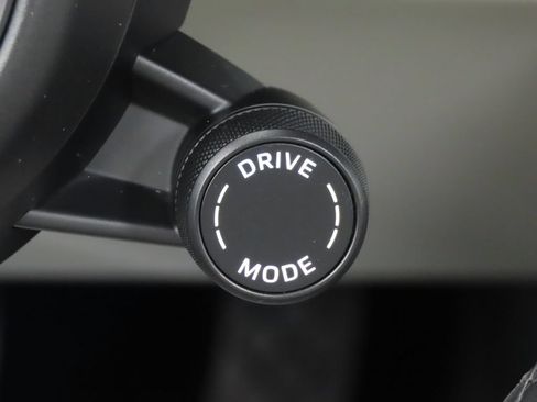 Certified 2025 Porsche Macan 4 Electric AWD/4WD image 23