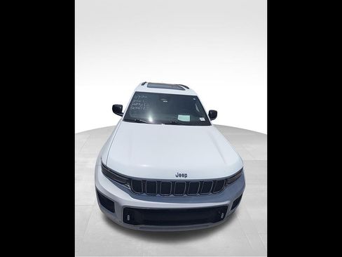 Used 2021 Jeep Grand Cherokee L Overland w/ Luxury Tech Group IV AWD/4WD image 2