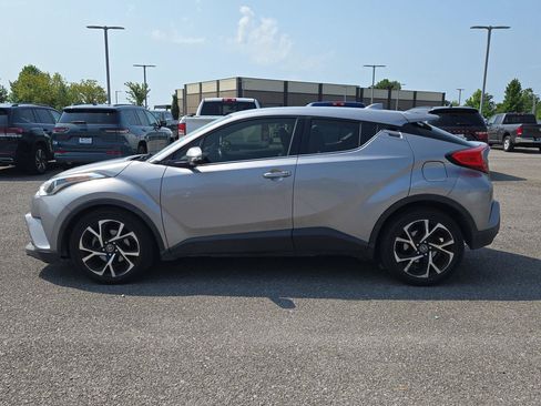 Used 2019 Toyota C-HR Limited FWD image 4