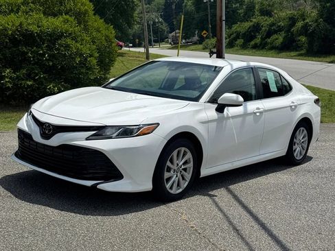 Used 2023 Toyota Camry LE FWD image 9