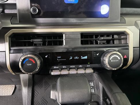 Used 2025 Toyota Tacoma SR5 AWD/4WD image 18