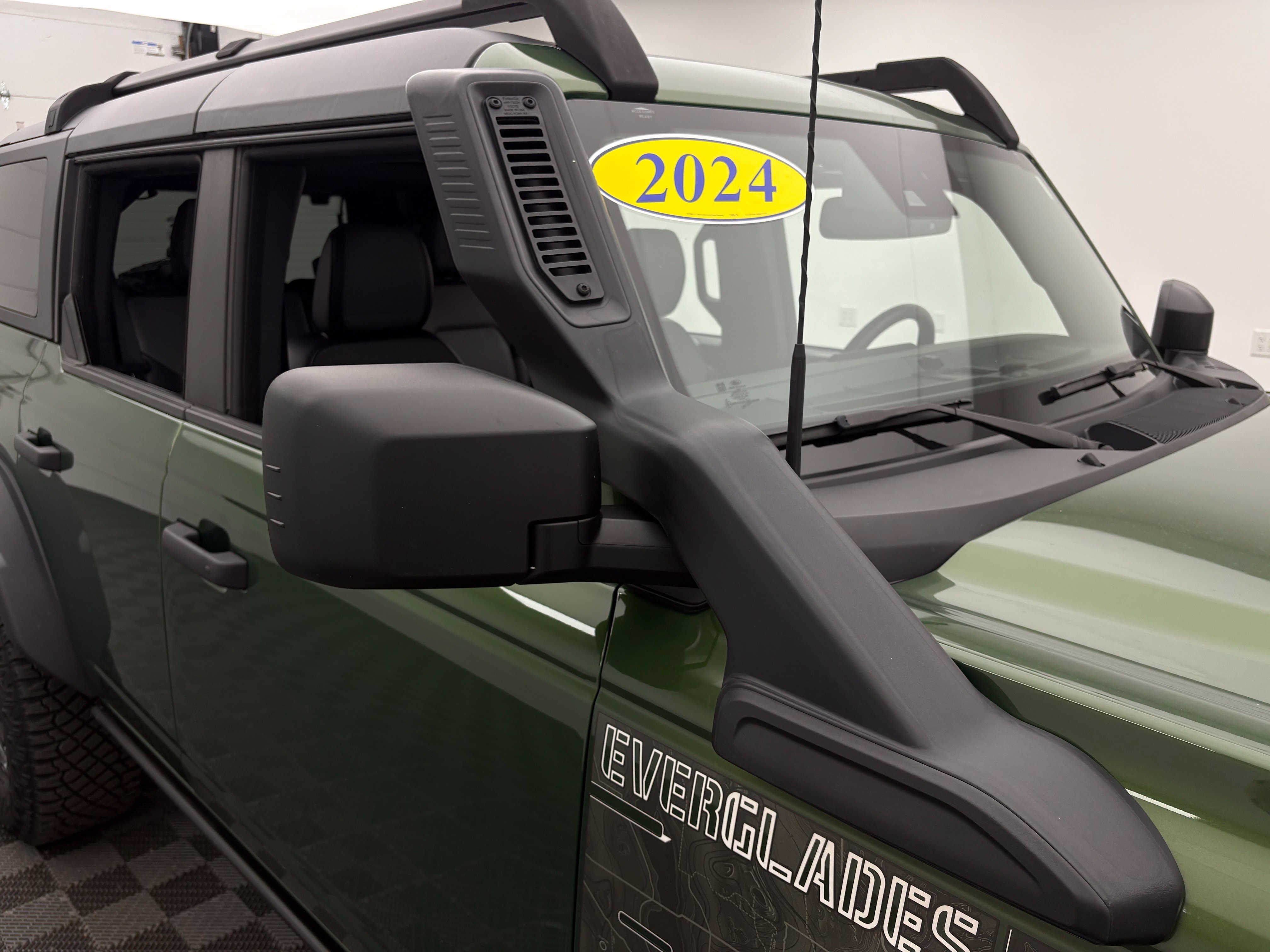 Used 2024 Ford Bronco Everglades AWD/4WD image 7