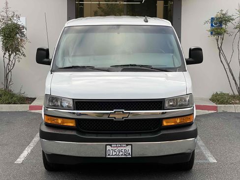 Used 2018 Chevrolet Express 3500 LT w/ LT Preferred Equipment Group image 8