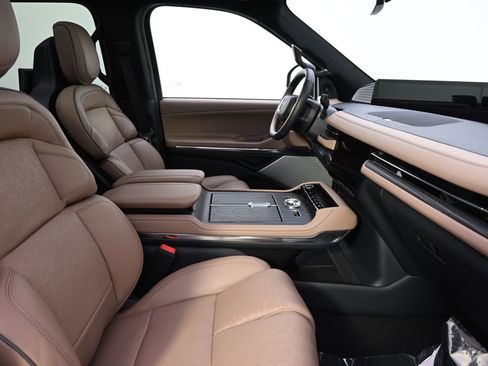 New 2026 Lincoln Navigator L Black Label AWD/4WD image 16