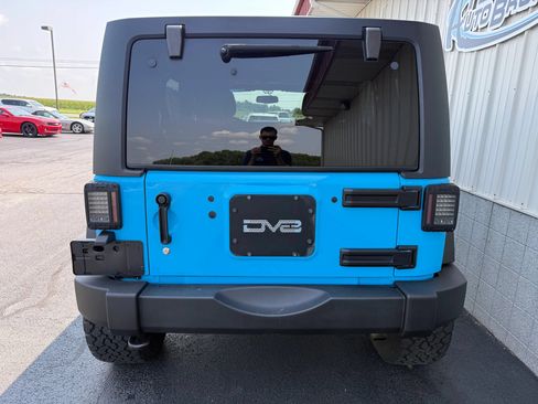 Used 2018 Jeep Wrangler Unlimited Sport S AWD/4WD image 4