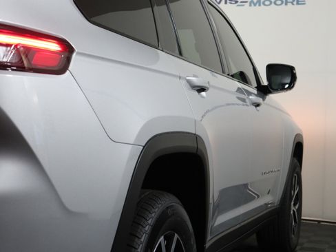 New 2025 Jeep Grand Cherokee L Limited image 5