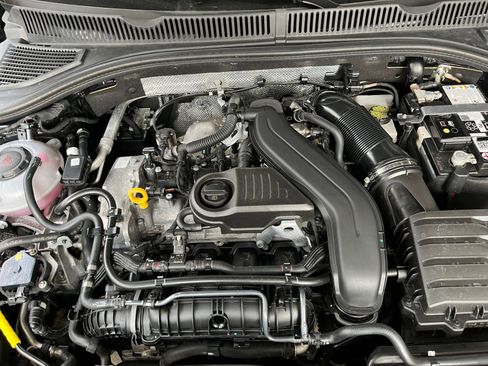 Used 2025 Volkswagen Jetta SE image 32