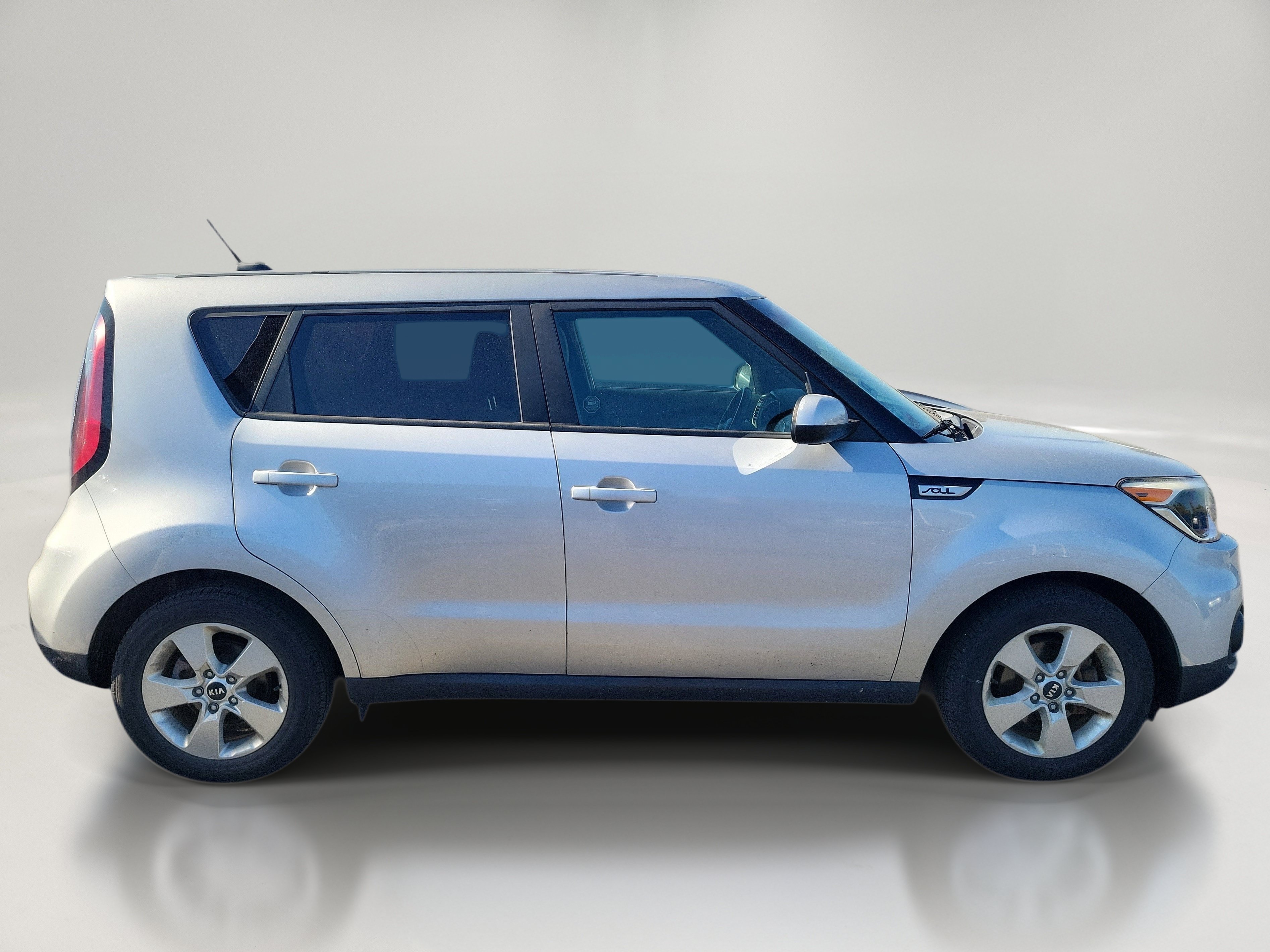 Used 2019 Kia Soul FWD image 2