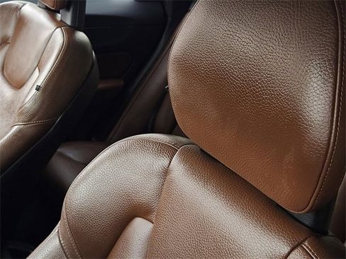 Used 2018 Volvo XC60 T6 Momentum w/ Convenience Package image 15