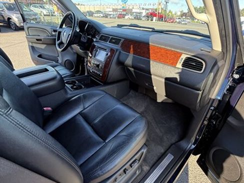 Used 2009 Chevrolet Suburban LT AWD/4WD image 18