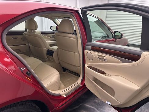 Used 2013 Lexus LS 460 AWD w/ Comfort Pkg image 6