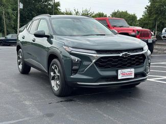 Used 2025 Chevrolet Trax LT w/ Driver Confidence Package FWD video 2