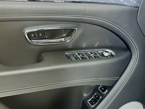 Used 2023 Bentley Bentayga AWD/4WD image 20
