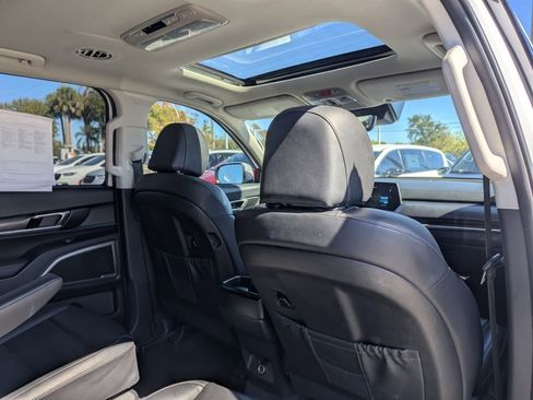 Used 2024 Kia Telluride S w/ S Sunroof Package image 12