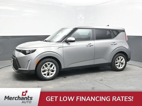 Used 2023 Kia Soul LX w/ Option Group 015 FWD image 3