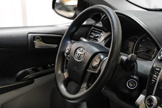 Used 2012 Toyota Camry LE FWD image 17