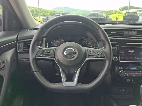 Used 2018 Nissan Rogue SL FWD image 19