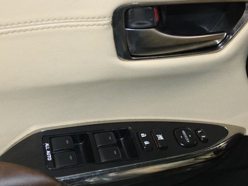 Used 2013 Toyota Avalon XLE Premium FWD image 11