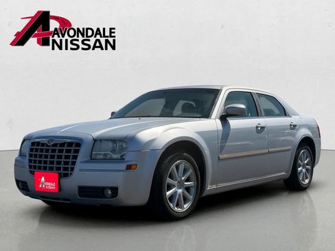Used 2007 Chrysler 300 Touring L RWD image 2