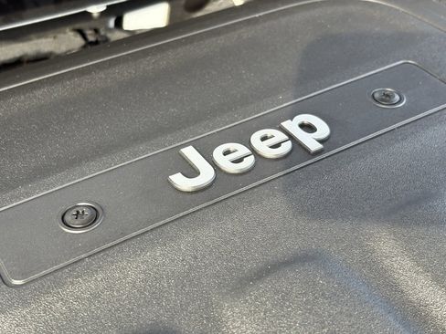 Used 2019 Jeep Cherokee Limited image 19