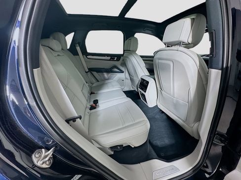 Certified 2023 Porsche Cayenne Platinum Edition AWD/4WD image 29